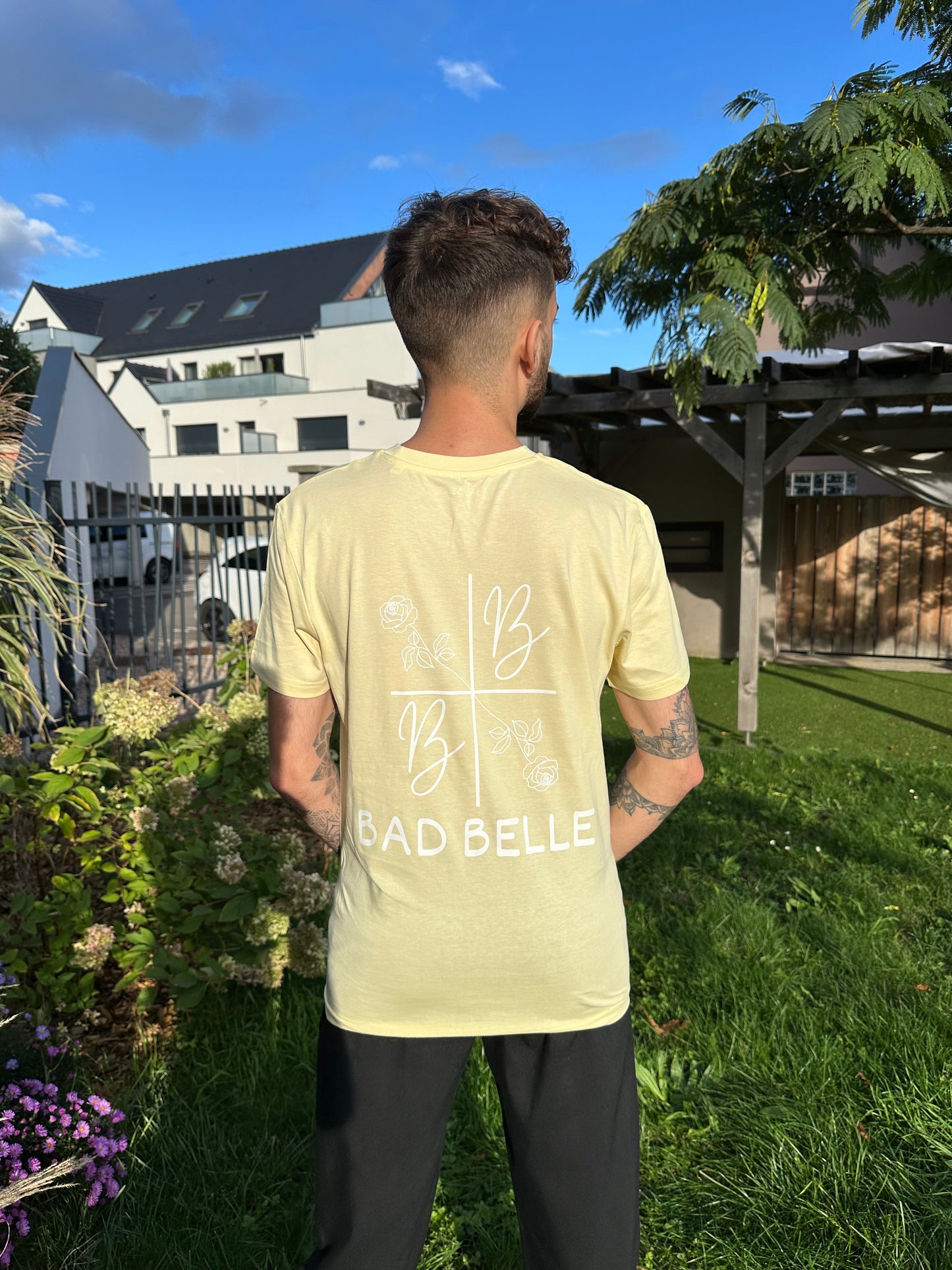 T-shirt « Franchement Iconic » unisexe jaune pastel