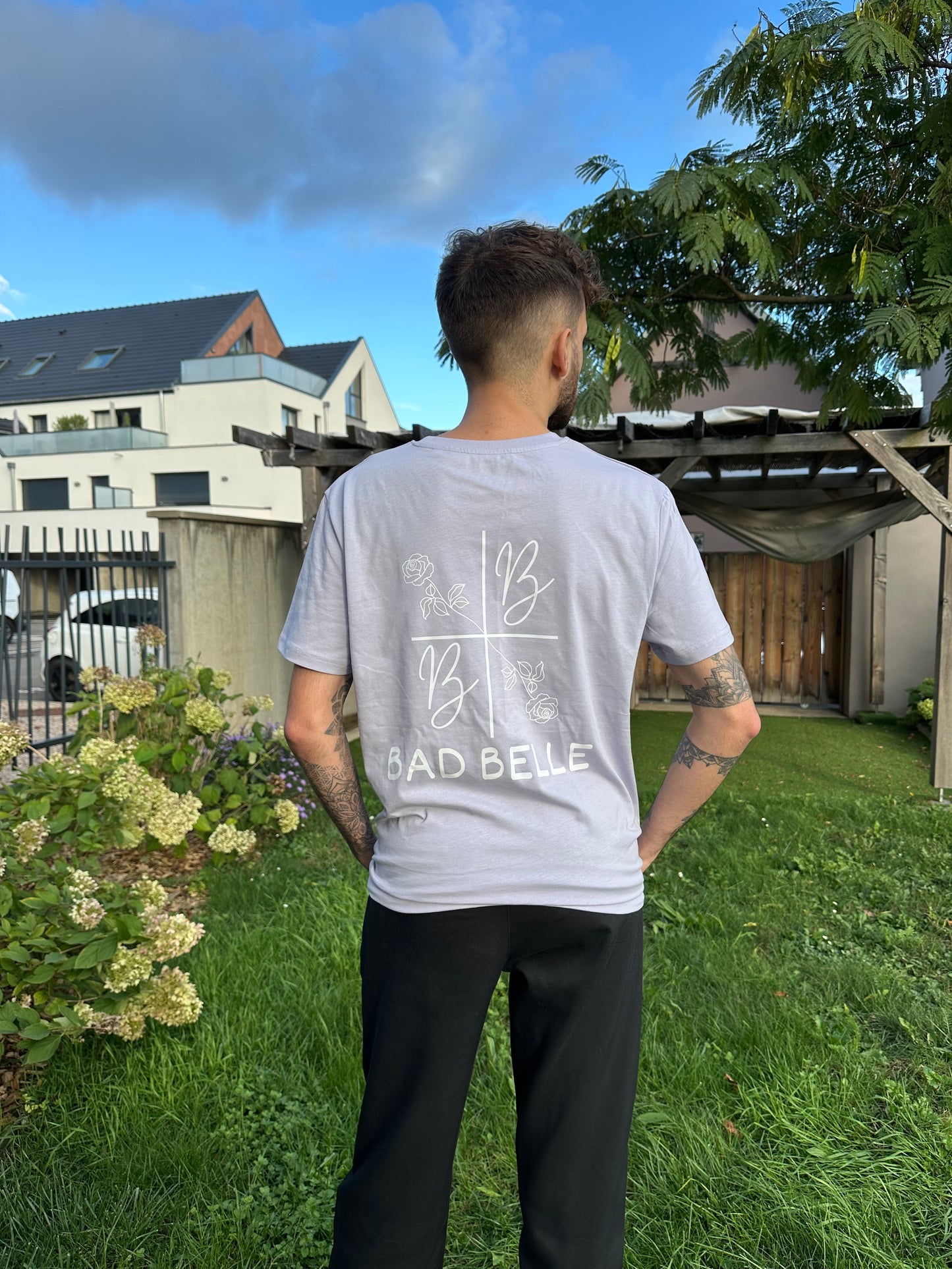 T-shirt « Franchement Iconic » unisexe violet pastel